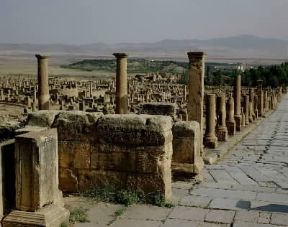 CittÃ . Le rovine romane di Thamugadi, odierna Timgad (Algeria).De Agostini Picture Library/G. Dagli Orti